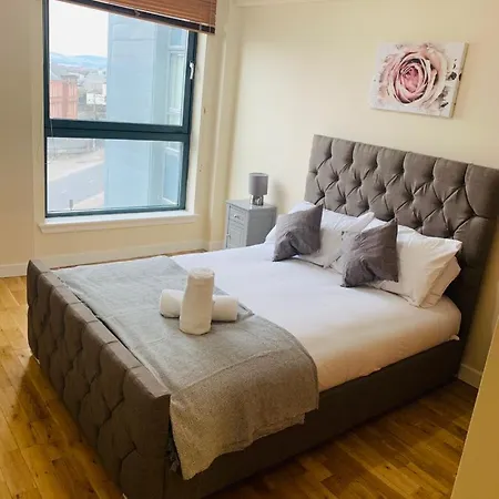 Modern 2 Bed Apartment, Close To Gla Airport & M8 Paisley Exterior foto
