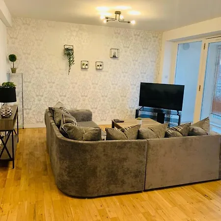 Modern 2 Bed Apartment, Close To Gla Airport & M8 Paisley Exterior foto