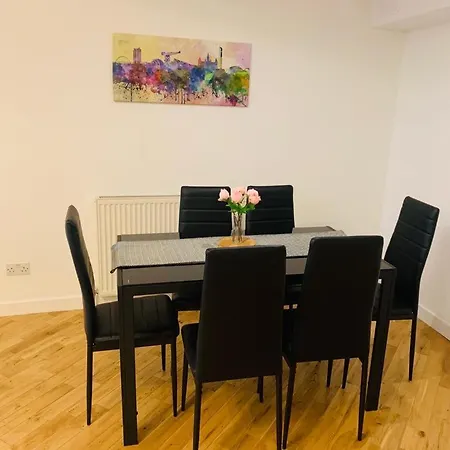 Modern 2 Bed Apartment, Close To Gla Airport & M8 Paisley Exterior foto
