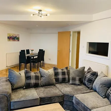 Modern 2 Bed Apartment, Close To Gla Airport & M8 Paisley Exterior foto