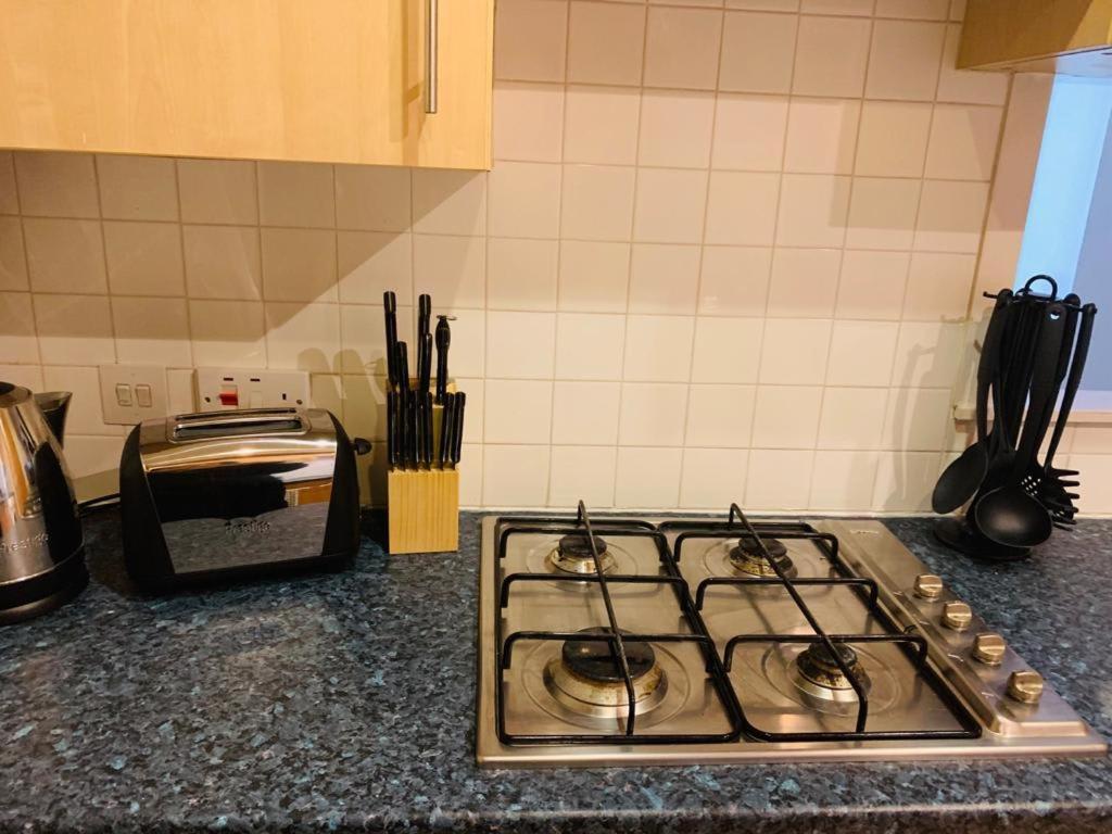 Modern 2 Bed Apartment, Close To Gla Airport & M8 Appartement Paisley