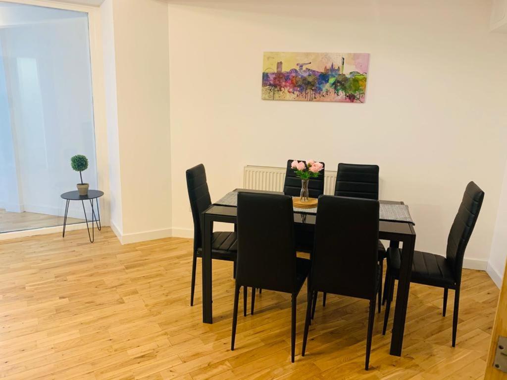 Apartment Modern 2 Bed Apartment, Close To Gla Airport & M8 Paisley