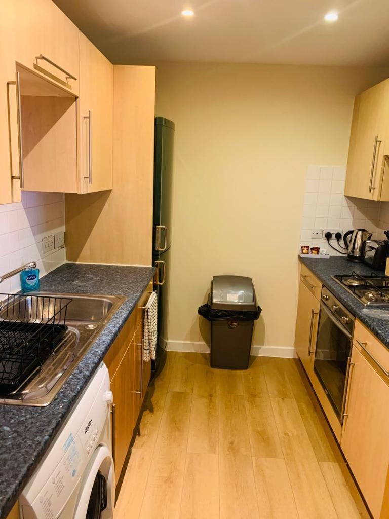 Modern 2 Bed Apartment, Close To Gla Airport & M8